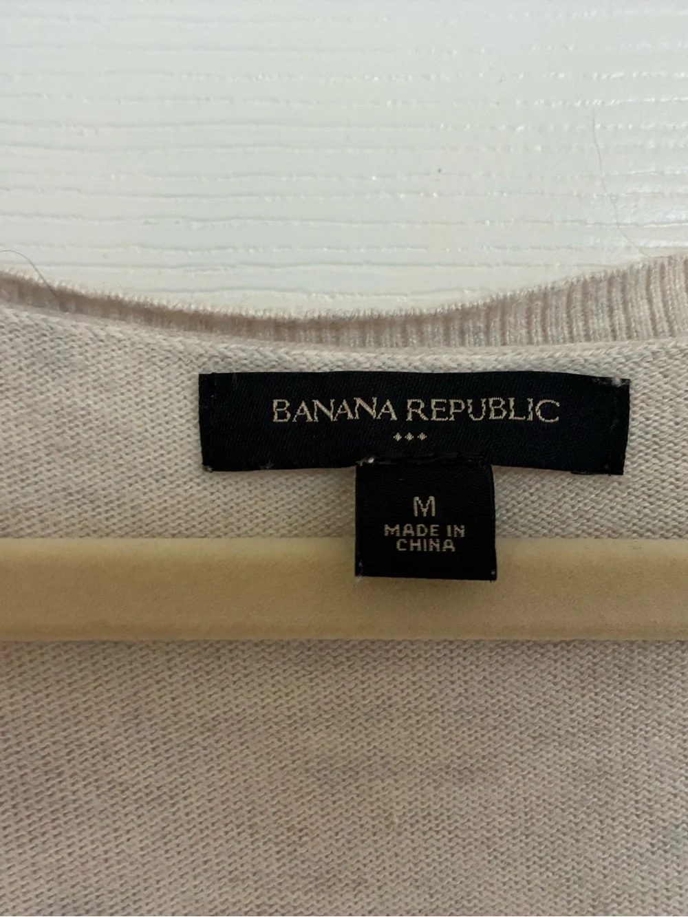 Banana Republic lightweight neck